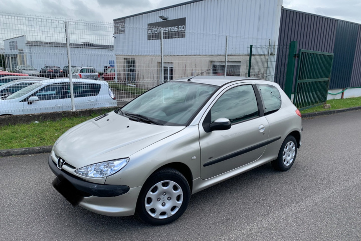 PEUGEOT 206