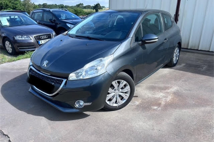 PEUGEOT 208