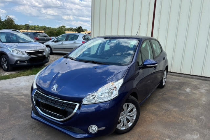 PEUGEOT 208