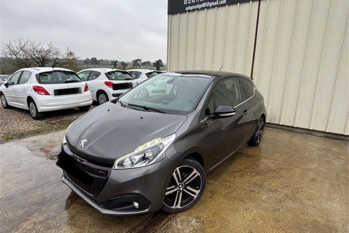 PEUGEOT 208
